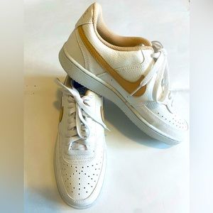Nike Court Vision Low